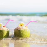 4 manfaat air kelapa muda untuk asam lambung